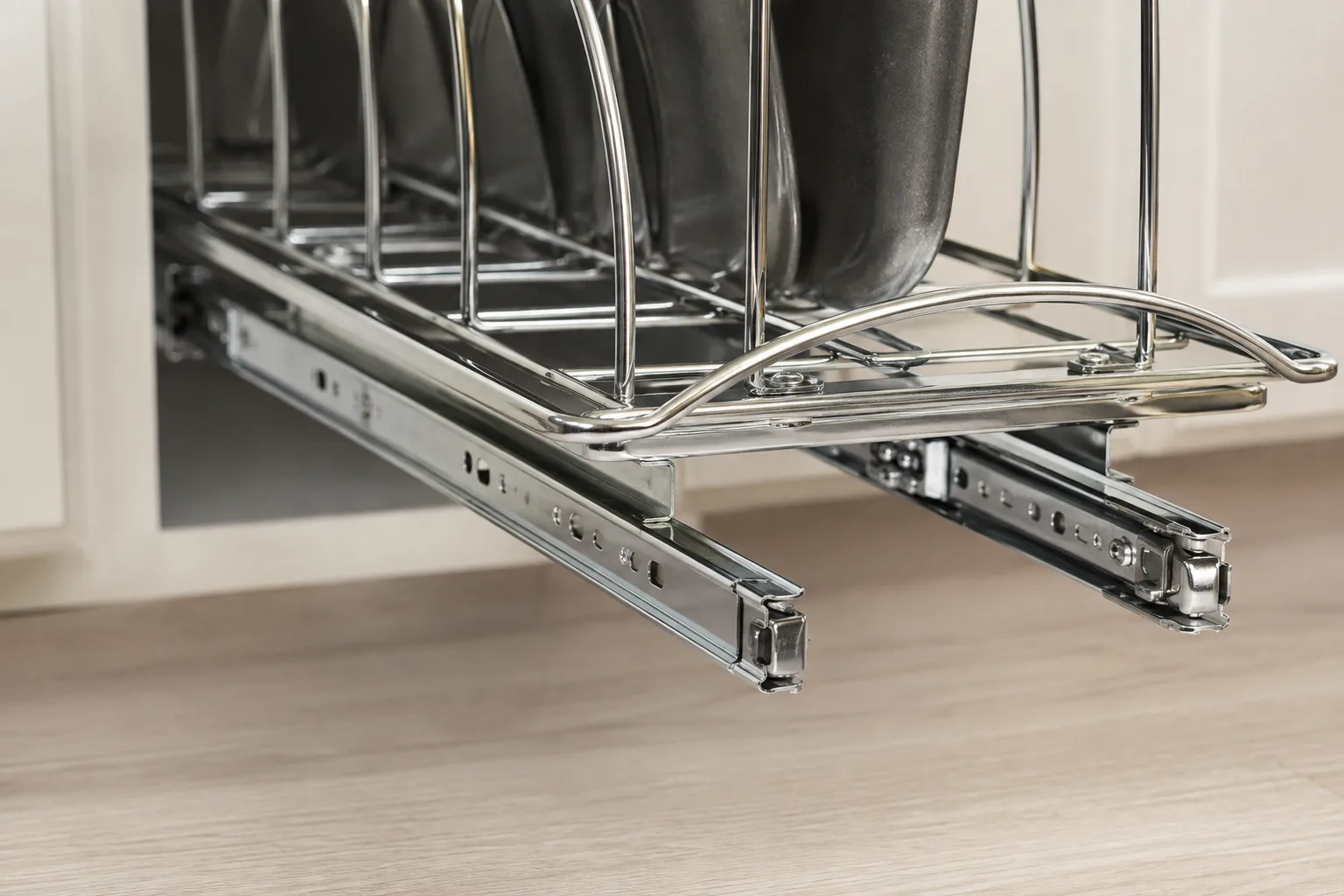 Close-up of the under-mounted extension slides